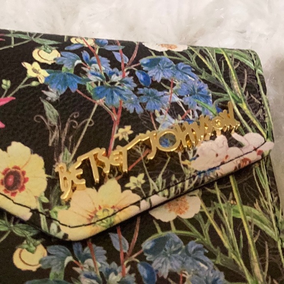 BETSEY JOHNSON, NWT, FLORAL CARD CASE/WALLET - Picture 3 of 15
